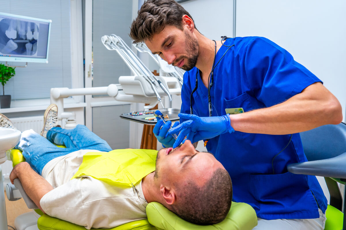 Chirurgická extrakcia zubu bez bolesti s lokálnou anestézou | Dental Centrum NIVY